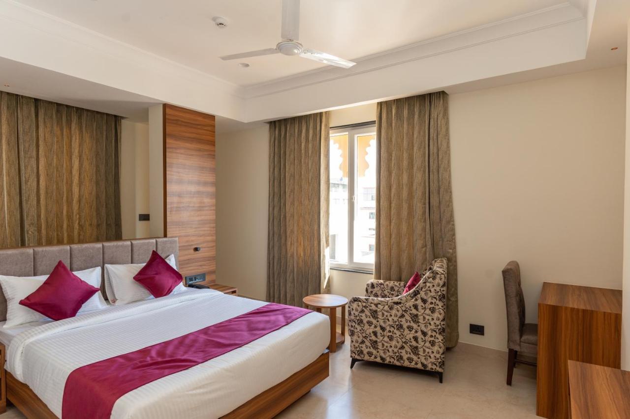 Raghunandan Palace - A Premier Boutique Stay, City Center & 500 Meters From City Railway Station Удайпур Екстериор снимка