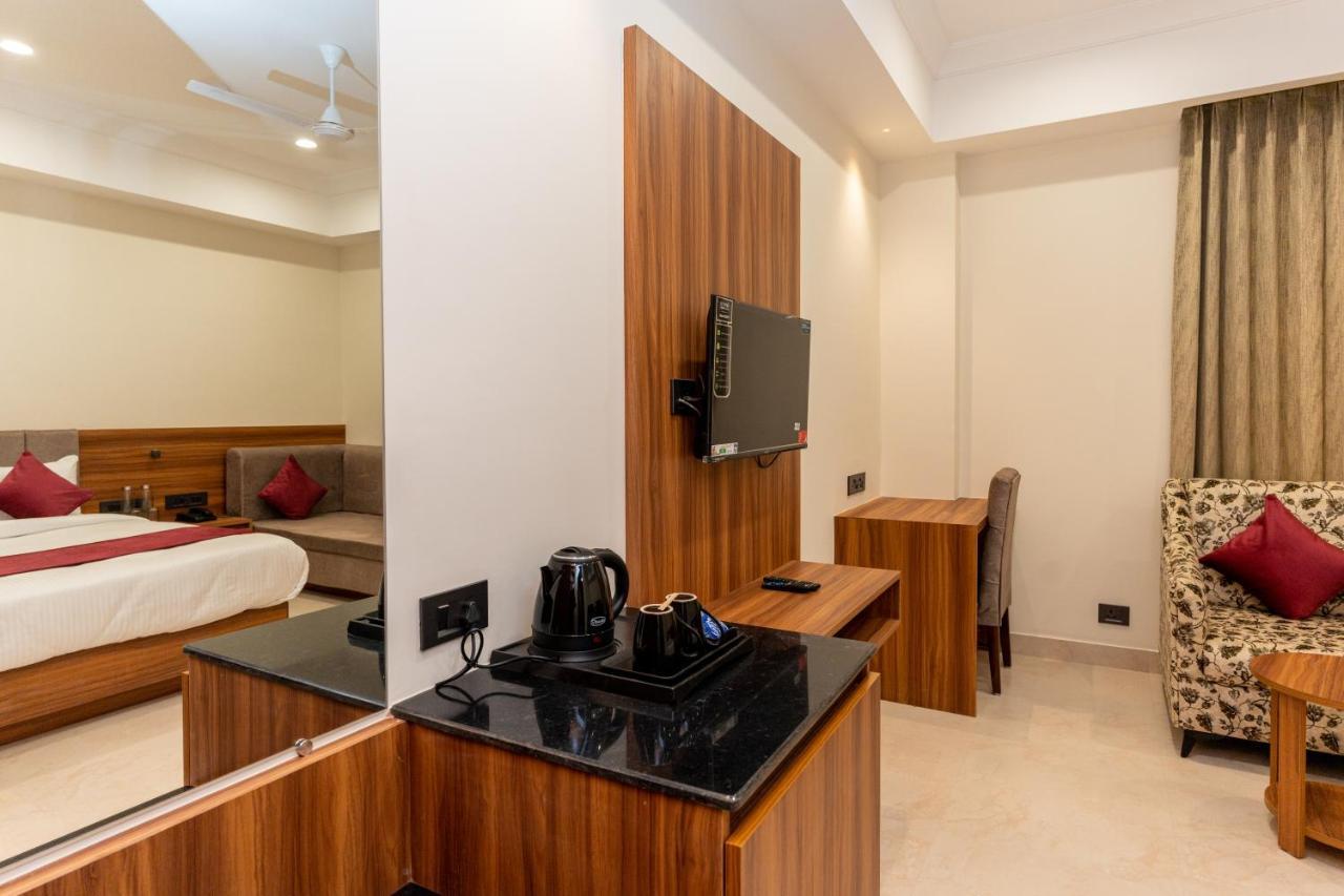 Raghunandan Palace - A Premier Boutique Stay, City Center & 500 Meters From City Railway Station Удайпур Екстериор снимка