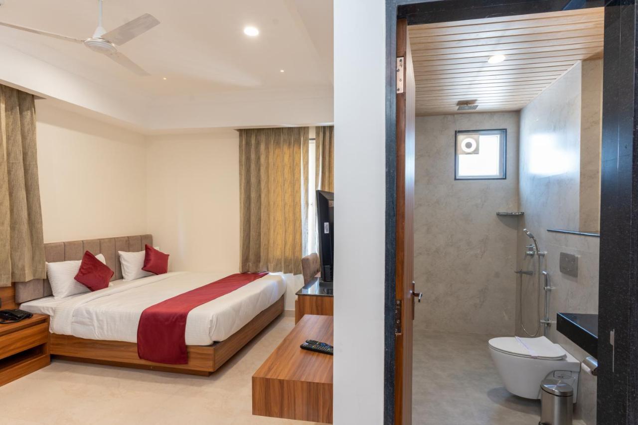 Raghunandan Palace - A Premier Boutique Stay, City Center & 500 Meters From City Railway Station Удайпур Екстериор снимка