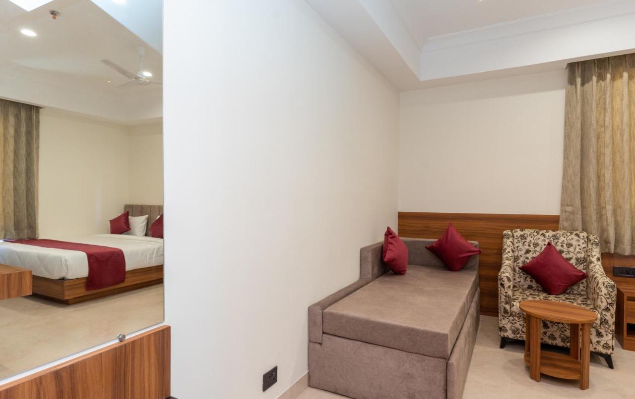 Raghunandan Palace - A Premier Boutique Stay, City Center & 500 Meters From City Railway Station Удайпур Екстериор снимка