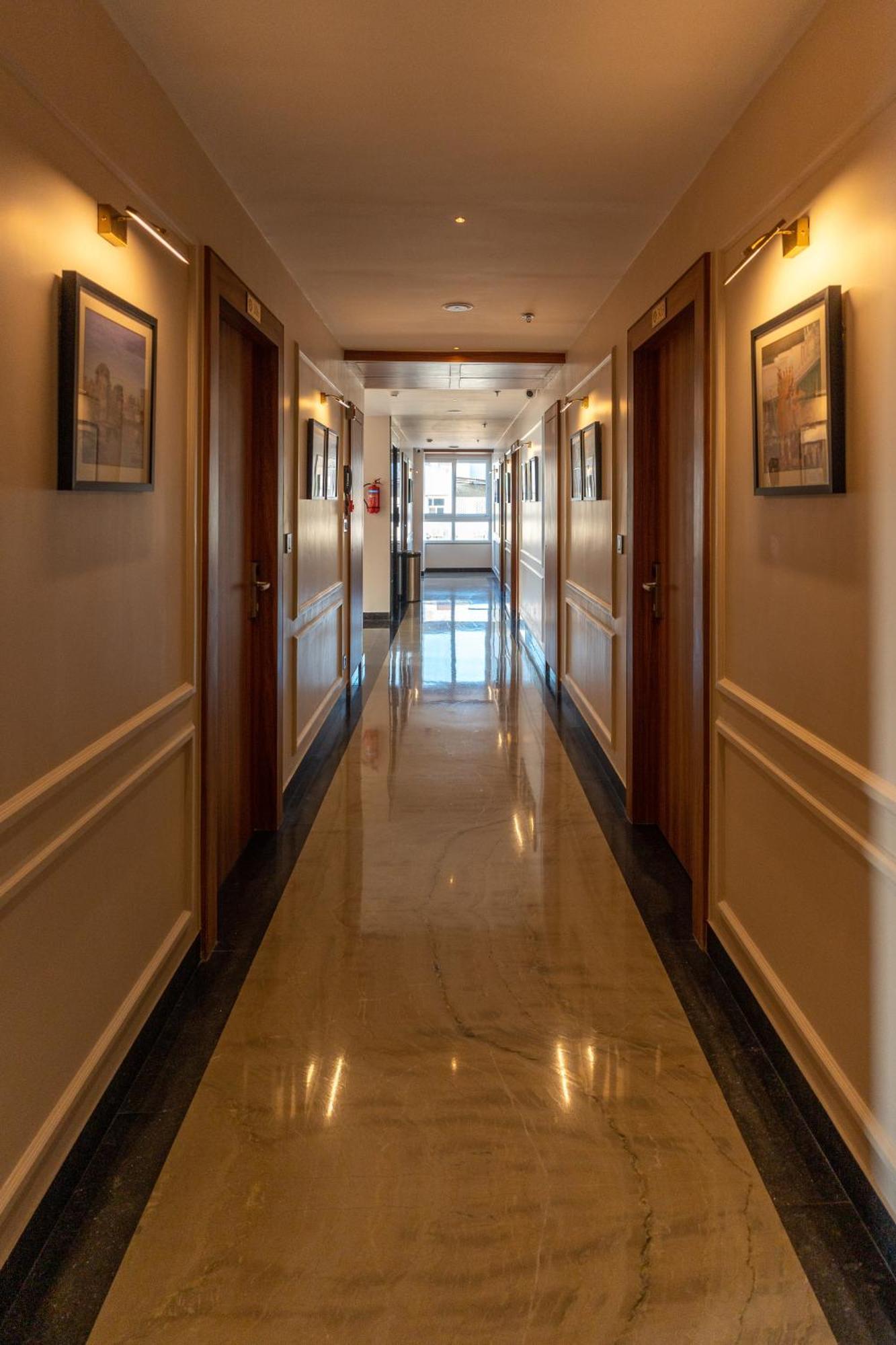 Raghunandan Palace - A Premier Boutique Stay, City Center & 500 Meters From City Railway Station Удайпур Екстериор снимка