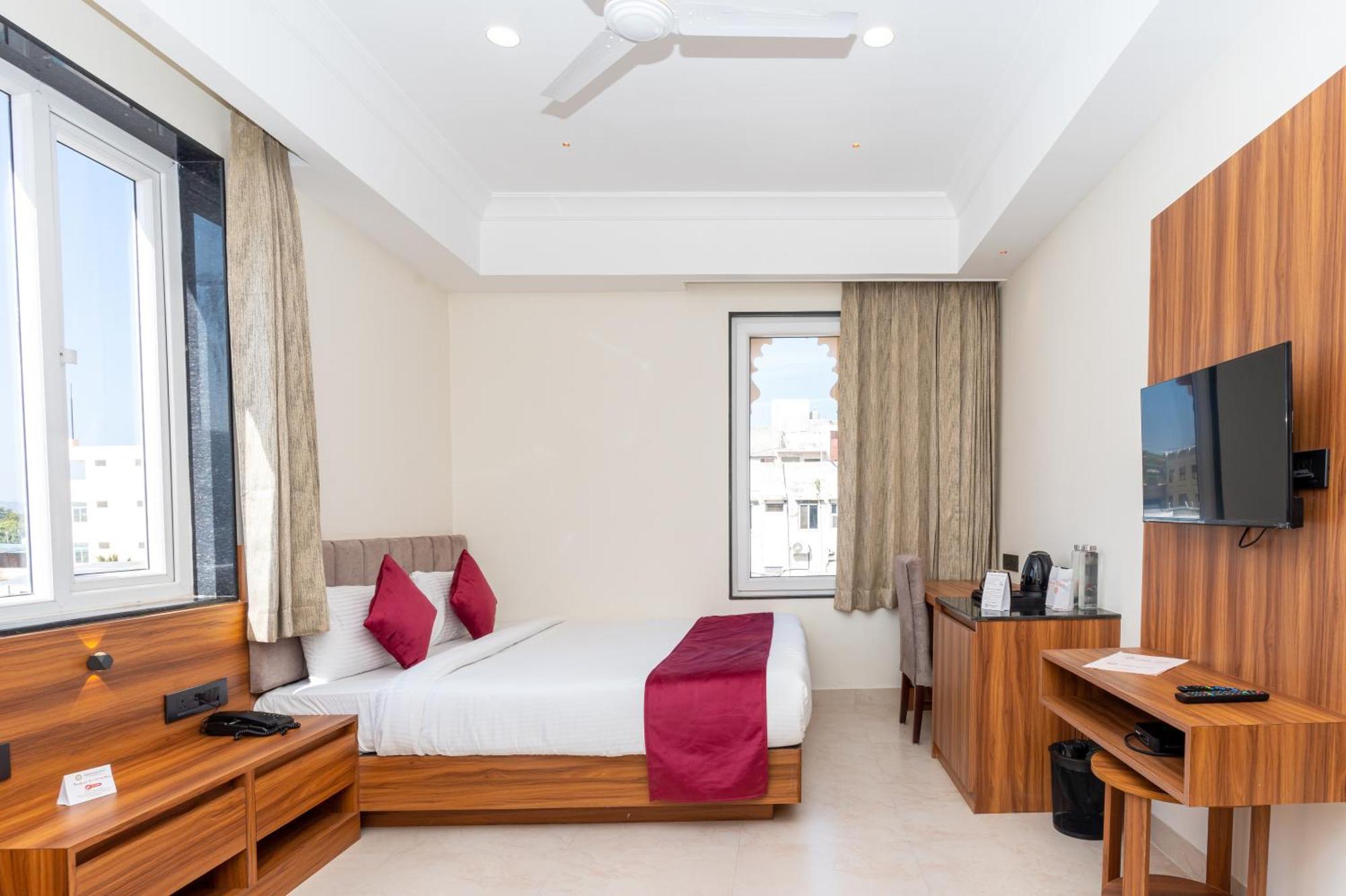 Raghunandan Palace - A Premier Boutique Stay, City Center & 500 Meters From City Railway Station Удайпур Екстериор снимка